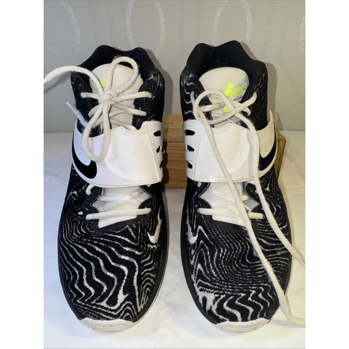 Mens Size 125  Nike Black White Da7850001 Preowned